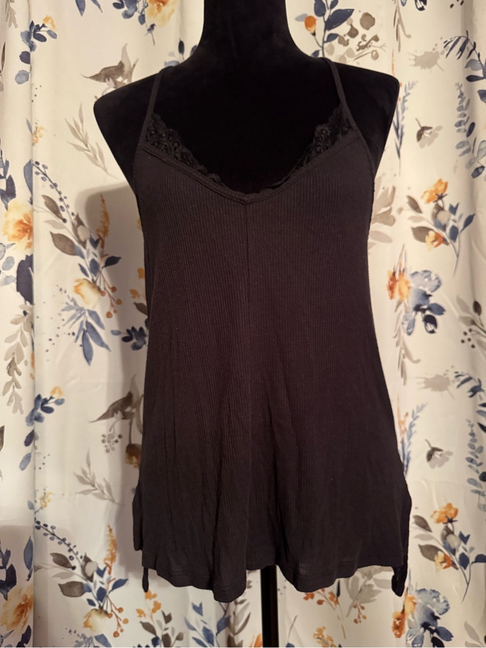 Women's Black Lace-Trim Ribbed Cami Top Out From Under Size Large B9